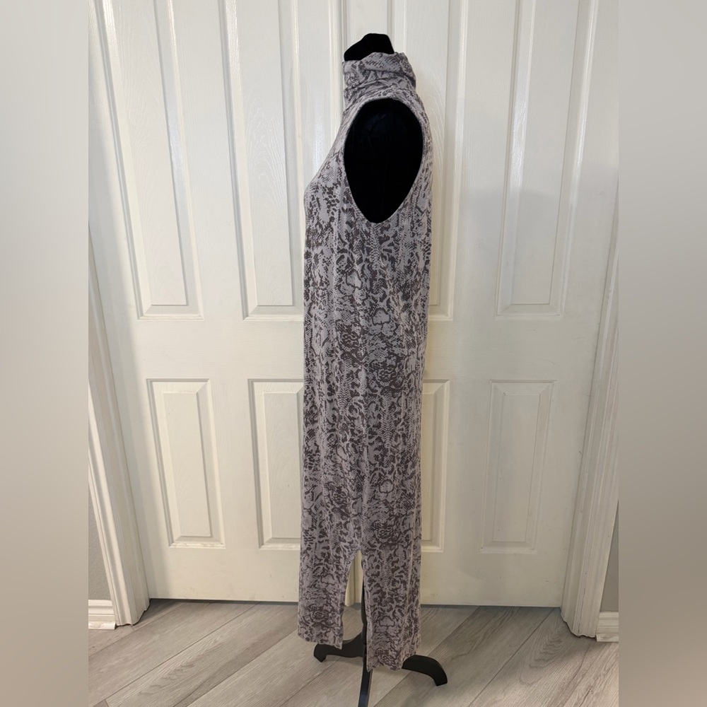Garnet Hill Maxi Dress Sz M Gray Snake Print Resortwear Turtleneck Column Dress - Picture 3 of 12
